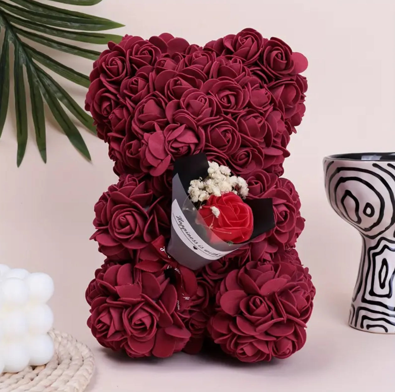 Grand Bouquet d'Ours en Peluche avec Rose Rouge dans un Design Câlin de Coeur, Ruban Noir et Nœud Blanc - Arrangement Floral 🌹